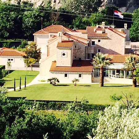Apartments Anna Omis Bagian luar foto