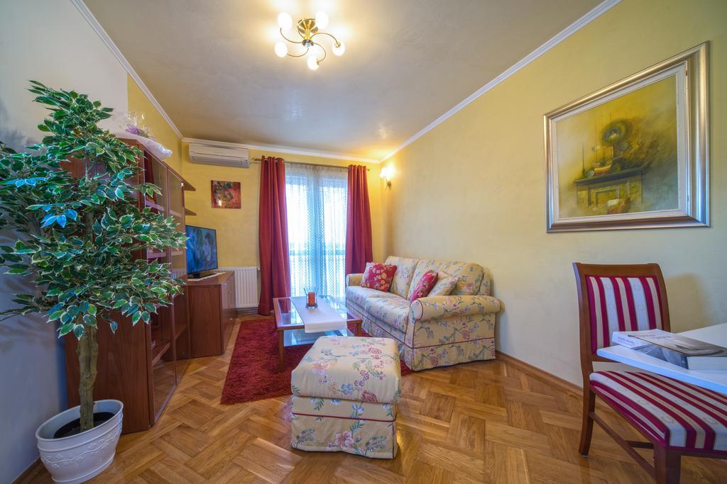 Apartments Anna Omis Ruang foto