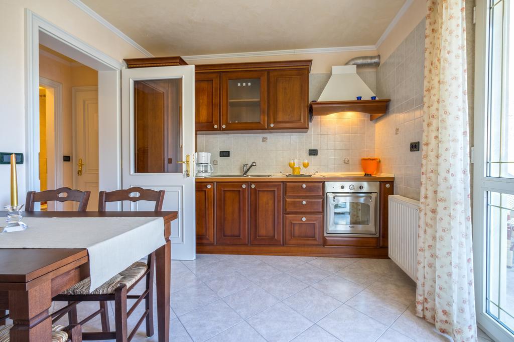 Apartments Anna Omis Ruang foto